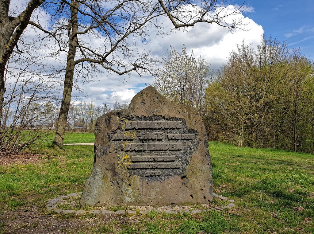 Gedenkstein zur Sage von den Drei-Linden